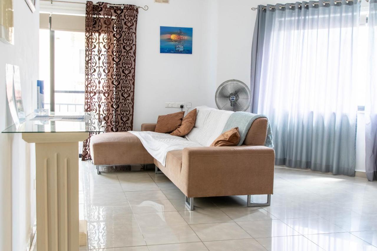 Spacious 3-Bedroom Apartment 30 Seconds From Sea Марсаскала Екстериор снимка