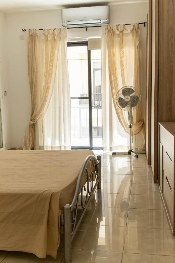 Spacious 3-Bedroom Apartment 30 Seconds From Sea Марсаскала Екстериор снимка