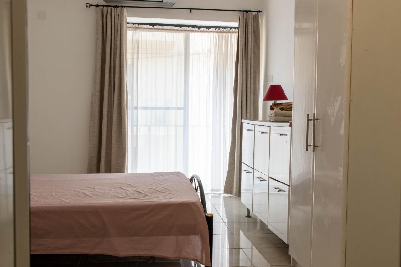 Spacious 3-Bedroom Apartment 30 Seconds From Sea Марсаскала Екстериор снимка